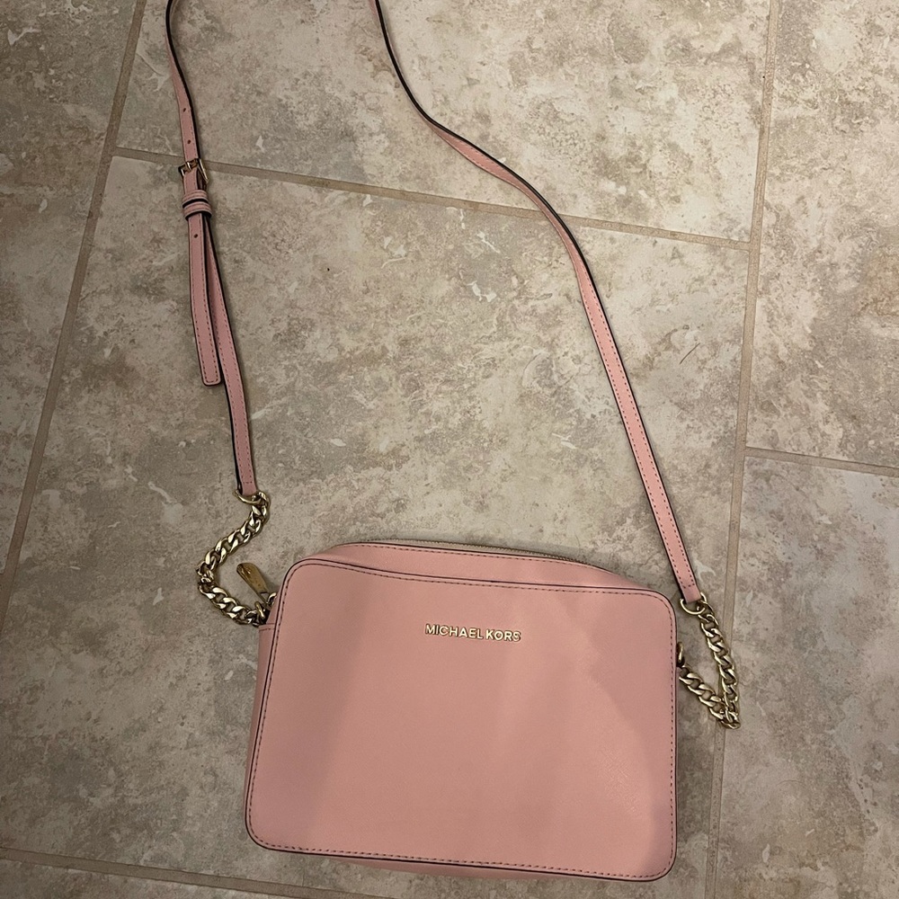 Beautiful pale pink Michael Kors shoulder handbag